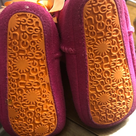 Pink uggs (kids) - Picture 8 of 8